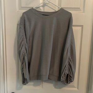 Simply Vera Vera Wang Gray Ruched Sleeve Top
